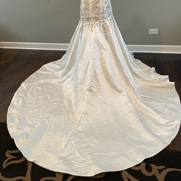 FREE Shipping! NWT Jasmine Mermaid Wedding Gown - Picture 3 of 8